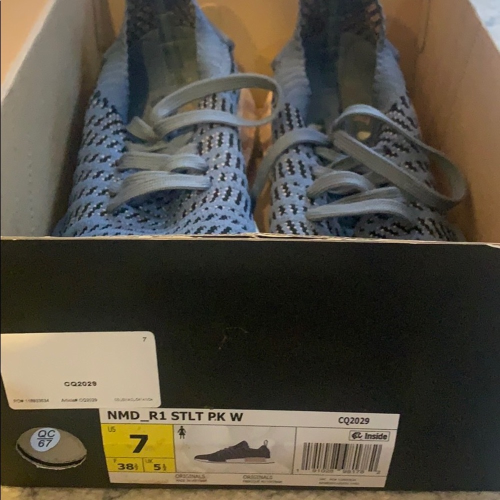 Adidas NMD R1 Sneakers